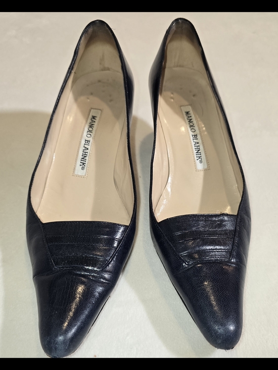 Manolo Blahnik Carolyne Navy Blue Leather Pointed Toe Pumps Size 35.5